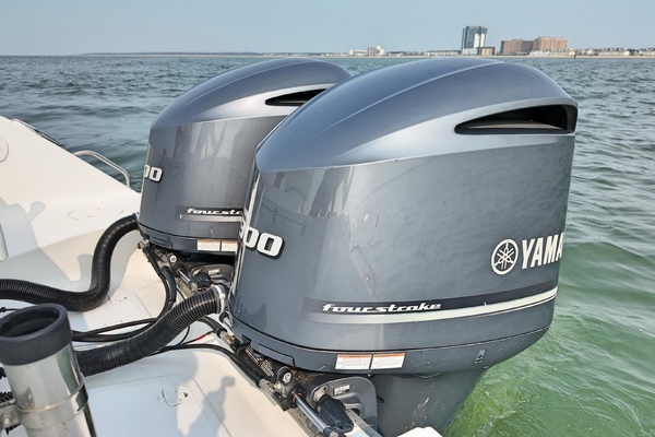 2020 Sea Hunt 30
