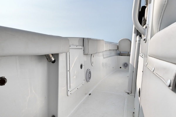 2020 Sea Hunt 30
