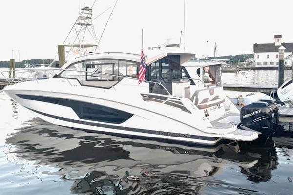 Freedom 33ft Four Winns Yacht For Sale