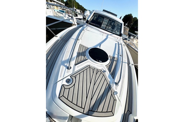 Freedom 33ft Four Winns Yacht For Sale