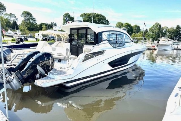 Freedom 33ft Four Winns Yacht For Sale