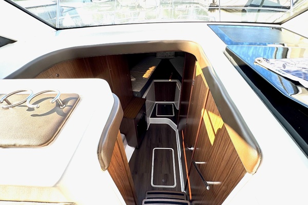 Freedom 33ft Four Winns Yacht For Sale