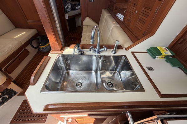Blue Water Discovery 32ft Island Packet Yacht For Sale