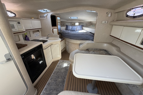 Active Pursuit 33ft Sea Ray Yacht For Sale