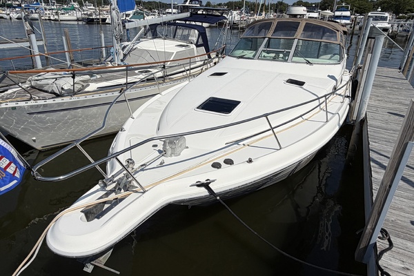 Active Pursuit 33ft Sea Ray Yacht For Sale