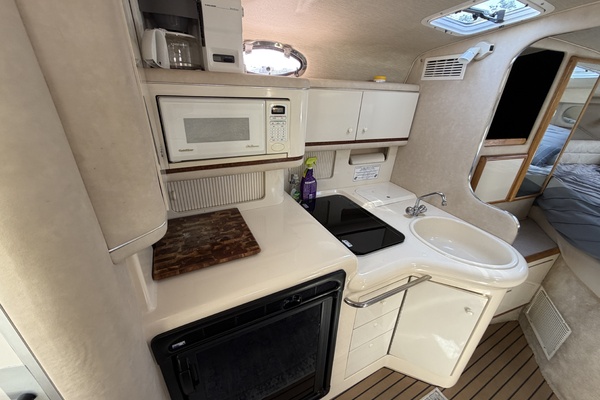 Active Pursuit 33ft Sea Ray Yacht For Sale