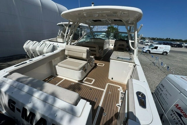 2018 Boston Whaler 32