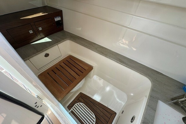 G MAN 32ft Boston Whaler Yacht For Sale