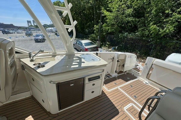 G MAN 32ft Boston Whaler Yacht For Sale