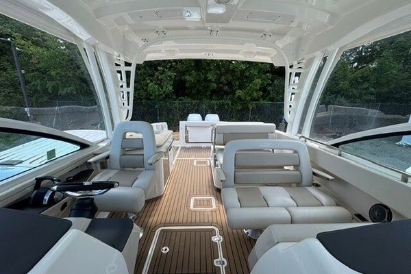 G MAN 32ft Boston Whaler Yacht For Sale