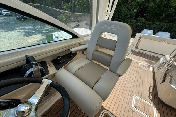 G MAN 32ft Boston Whaler Yacht For Sale