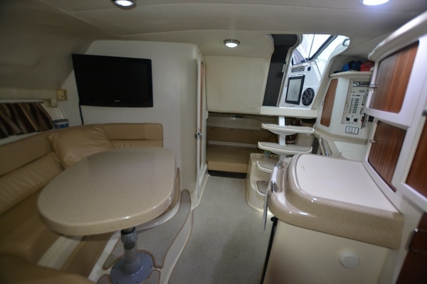 Photo of the 2001 Chris-Craft 328 "The Lake House"