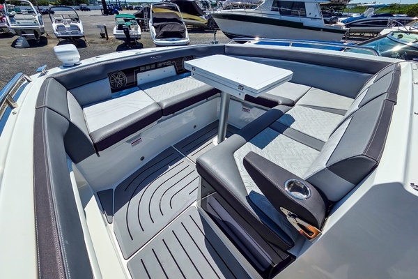 Galeon 325 GTO Yacht For Sale