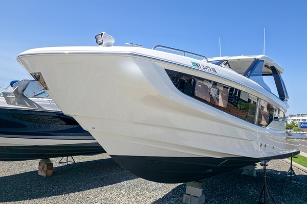 Galeon 325 GTO Yacht For Sale