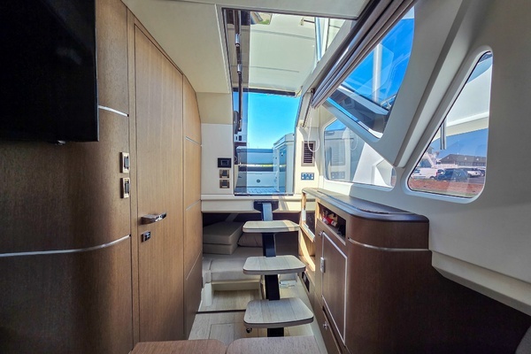 Galeon 325 GTO Yacht For Sale