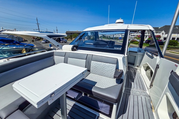 32ft Galeon Yacht For Sale