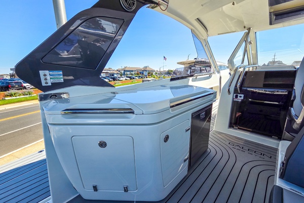 32ft Galeon Yacht For Sale