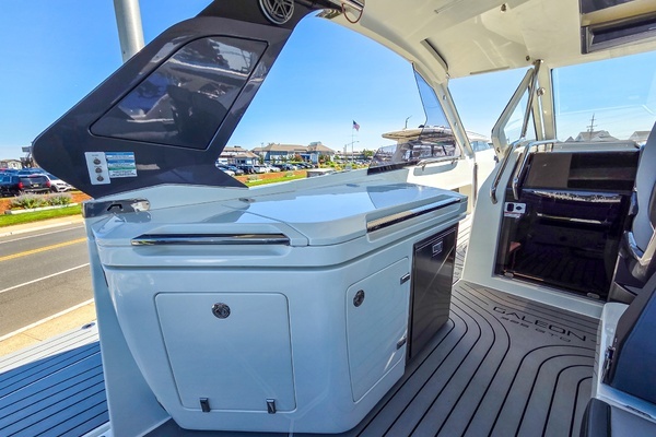 Galeon 325 GTO Yacht For Sale