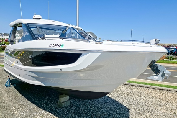 Galeon 325 GTO Yacht For Sale