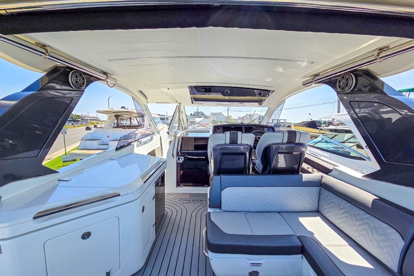 32ft Galeon Yacht For Sale