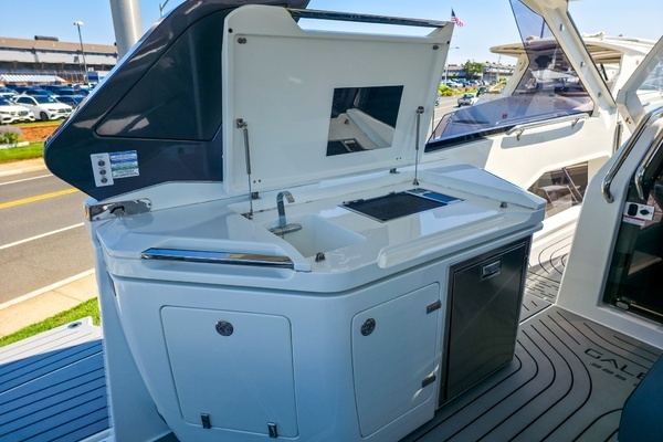 Galeon 325 GTO Yacht For Sale