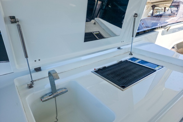 32ft Galeon Yacht For Sale