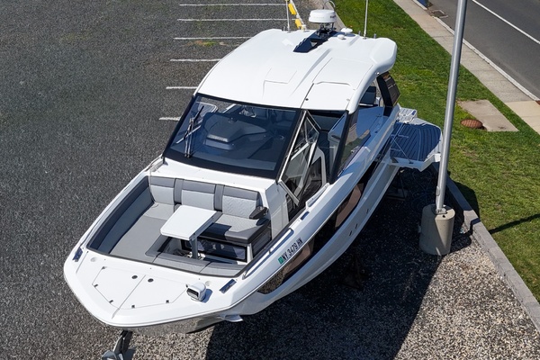 32ft Galeon Yacht For Sale