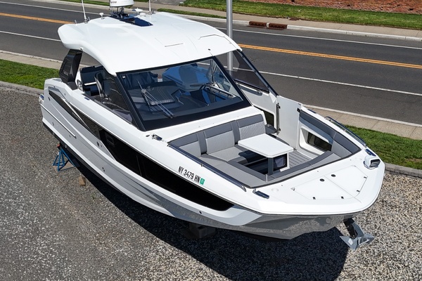 32ft Galeon Yacht For Sale