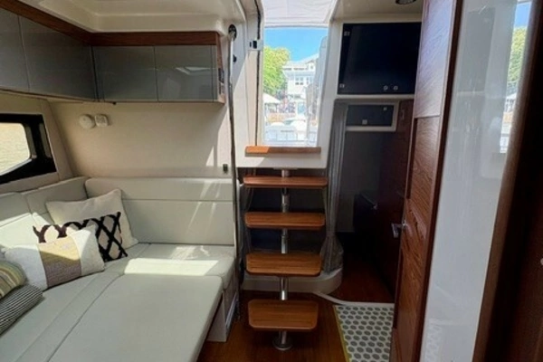 2021 Boston Whaler 40