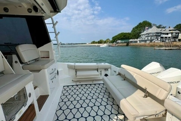2021 Boston Whaler 40