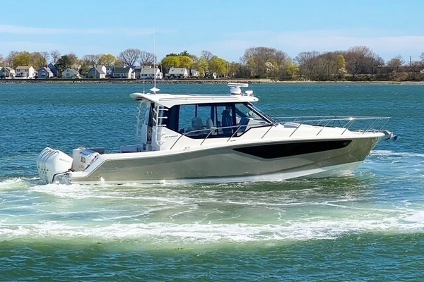 2021 Boston Whaler 40