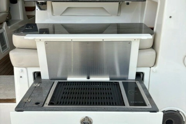 2021 Boston Whaler 40