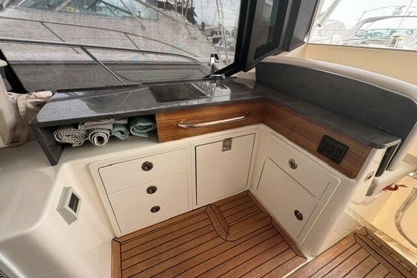 MerSea 40ft Boston Whaler Yacht For Sale