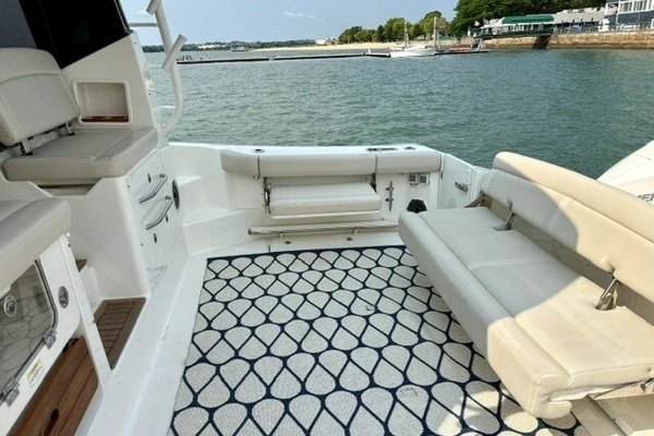 2021 Boston Whaler 40