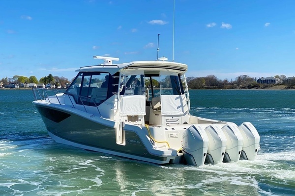 2021 Boston Whaler 40