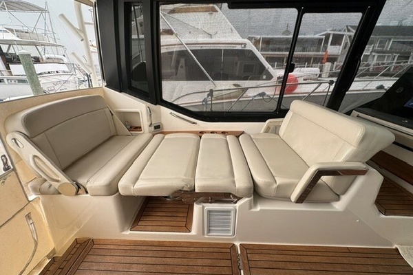 2021 Boston Whaler 40