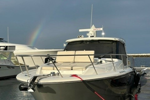 2021 Boston Whaler 40