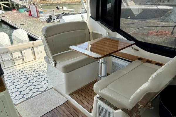 2021 Boston Whaler 40
