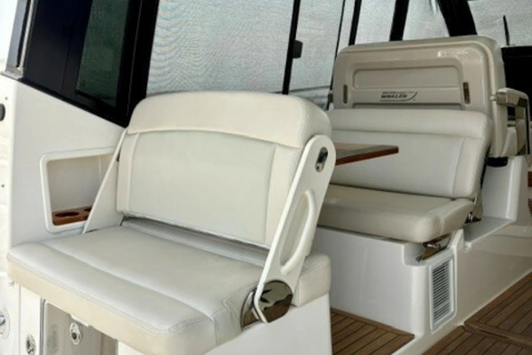 2021 Boston Whaler 40