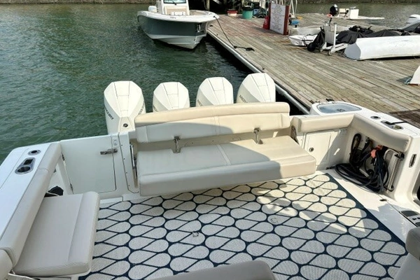 2021 Boston Whaler 40