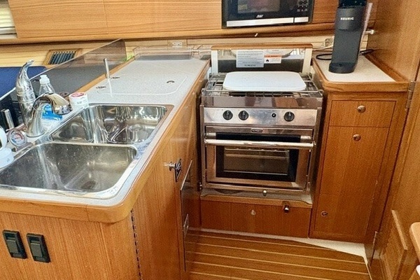 2022 Catalina 35