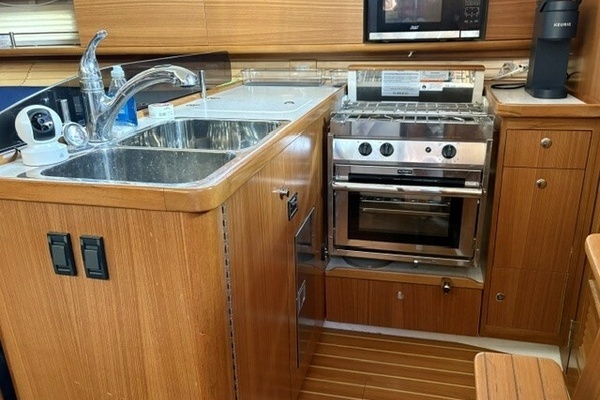 2022 Catalina 35