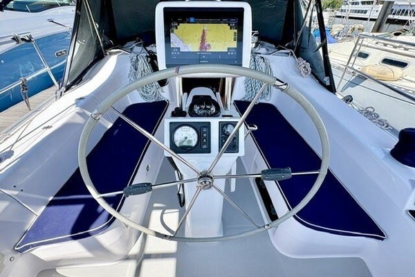 2022 Catalina 35