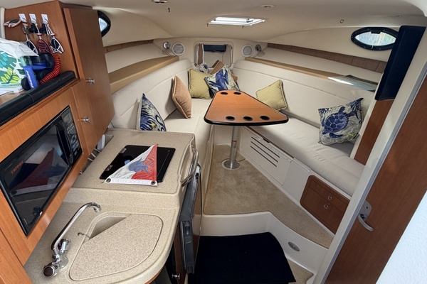 U n Me     30ft Wellcraft Yacht For Sale