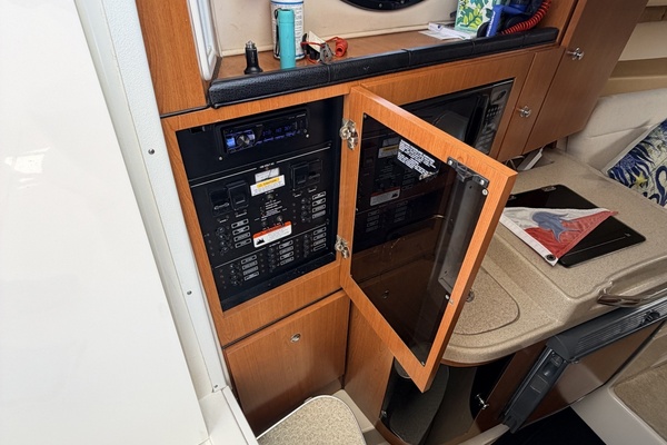 U n Me     30ft Wellcraft Yacht For Sale