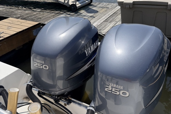 U n Me     30ft Wellcraft Yacht For Sale