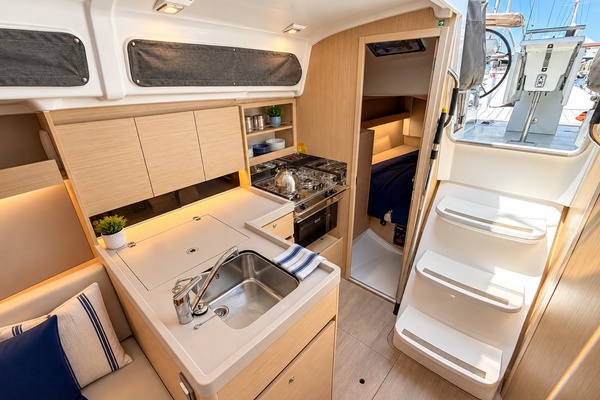 Lady Balkam 34ft Beneteau Yacht For Sale