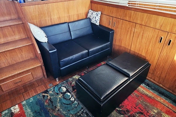 Photo of the 1988 President 37 Aft Cabin "Exit Strategy"