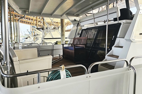 Photo of the 1988 President 37 Aft Cabin "Exit Strategy"