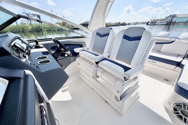 28ft Chaparral Yacht For Sale